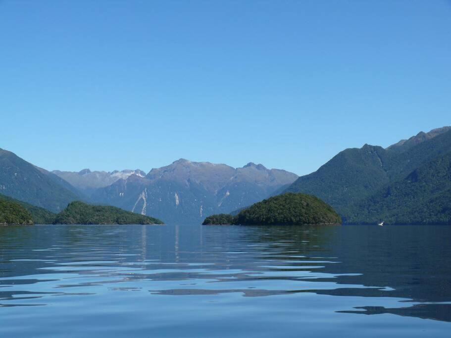 Fergus Hideaway Villa Te Anau Exterior photo